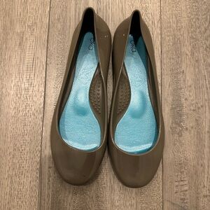 Oka-B Taylor Shiny Ballet Flats in Fawn Colour Size 8 with Box